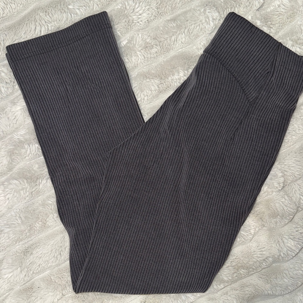 Elegant Dark Gray Ribbed Leggings